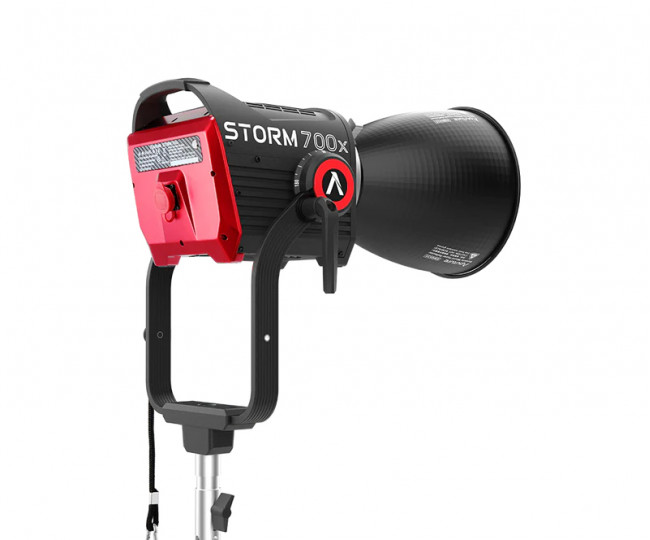 Прожектор Aputure STORM 700x